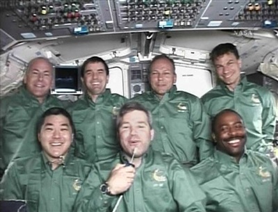 Chùm ảnh: Tàu vũ trụ Atlantis trở về trái đất an toàn - 2 Chùm ảnh: Tàu vũ trụ Atlantis trở về trái đất an toàn - 2