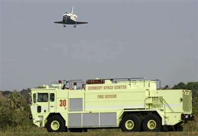 Chùm ảnh: Tàu vũ trụ Atlantis trở về trái đất an toàn - 4 Chùm ảnh: Tàu vũ trụ Atlantis trở về trái đất an toàn - 4