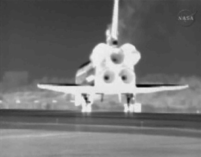 Chùm ảnh: Tàu vũ trụ Atlantis trở về trái đất an toàn - 6 Chùm ảnh: Tàu vũ trụ Atlantis trở về trái đất an toàn - 6