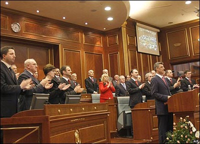 Hân hoan ở Kosovo, giận dữ ở Serbia - 2 Hân hoan ở Kosovo, giận dữ ở Serbia - 2