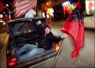 Hân hoan ở Kosovo, giận dữ ở Serbia - 4 Hân hoan ở Kosovo, giận dữ ở Serbia - 4