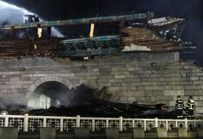 Lửa cháy thiêu rụi cổng thành hơn 600 tuổi ở Seoul - 6