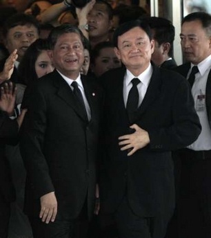 Chùm ảnh: Cựu Thủ tướng Thaksin trở về Thái Lan - 13