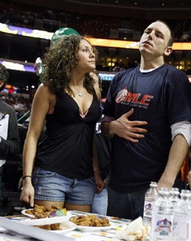 Chùm ảnh: Xem "Vua" cánh gà trình diễn - 3 Chùm ảnh: Xem "Vua" cánh gà trình diễn - 3