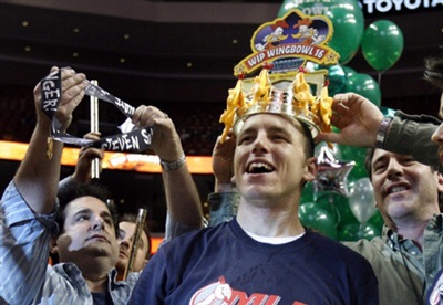 Chùm ảnh: Xem "Vua" cánh gà trình diễn - 4 Chùm ảnh: Xem "Vua" cánh gà trình diễn - 4