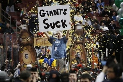 Chùm ảnh: Xem "Vua" cánh gà trình diễn - 6 Chùm ảnh: Xem "Vua" cánh gà trình diễn - 6