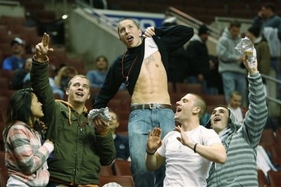 Chùm ảnh: Xem "Vua" cánh gà trình diễn - 7 Chùm ảnh: Xem "Vua" cánh gà trình diễn - 7