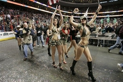 Chùm ảnh: Xem "Vua" cánh gà trình diễn - 8 Chùm ảnh: Xem "Vua" cánh gà trình diễn - 8