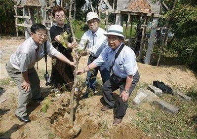 Chùm ảnh: Tưởng niệm 40 năm vụ thảm sát Mỹ Lai - 5 Chùm ảnh: Tưởng niệm 40 năm vụ thảm sát Mỹ Lai - 5