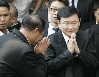 Cựu Thủ tướng Thaksin xuất hiện trong phiên tòa đầu tiên - 5 Cựu Thủ tướng Thaksin xuất hiện trong phiên tòa đầu tiên - 5