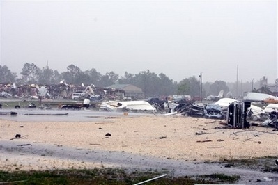 Bão lốc tàn phá miền trung Mỹ, 21 người thiệt mạng - 8