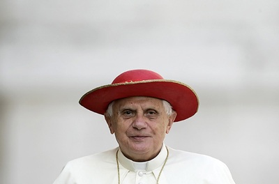 Phong cách thời trang của Giáo hoàng Benedict - 9