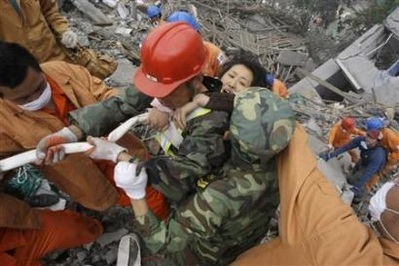 Chùm ảnh: Sự sống từ trong đống đổ nát - 12