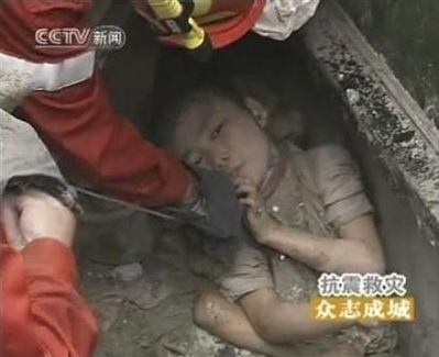 Chùm ảnh: Sự sống từ trong đống đổ nát - 17