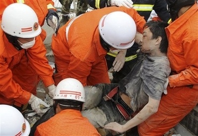 Chùm ảnh: Sự sống từ trong đống đổ nát - 20