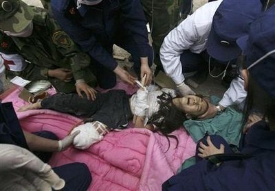 Chùm ảnh: Sự sống từ trong đống đổ nát - 2