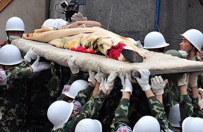 Chùm ảnh: Sự sống từ trong đống đổ nát - 5