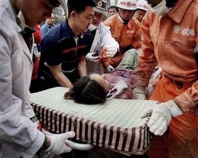 Chùm ảnh: Sự sống từ trong đống đổ nát - 6