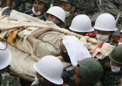 Chùm ảnh: Sự sống từ trong đống đổ nát - 9