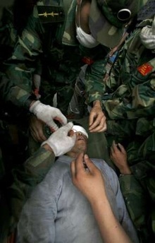 Chùm ảnh: Sự sống từ trong đống đổ nát - 10