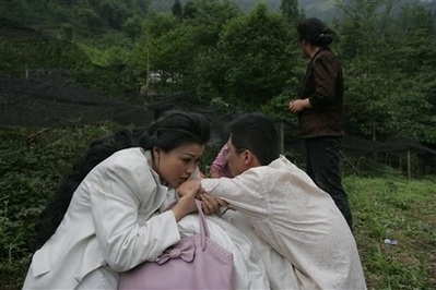 Chụp ảnh cưới trong động đất - 5 Chụp ảnh cưới trong động đất - 5