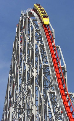 10 đường tàu lượn siêu tốc “rùng rợn” nhất thế giới - 3