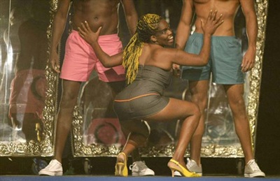 Chùm ảnh: Thời trang “gái bán hoa” - 11 Chùm ảnh: Thời trang “gái bán hoa” - 11