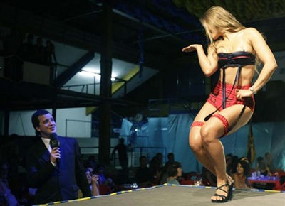 Chùm ảnh: Thời trang “gái bán hoa” - 15 Chùm ảnh: Thời trang “gái bán hoa” - 15