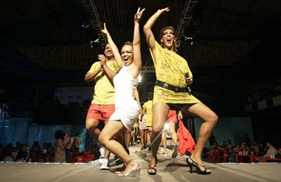 Chùm ảnh: Thời trang “gái bán hoa” - 5 Chùm ảnh: Thời trang “gái bán hoa” - 5