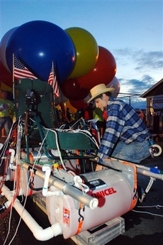 Chùm ảnh: Bay qua sa mạc bằng ghế bành! - 2 Chùm ảnh: Bay qua sa mạc bằng ghế bành! - 2