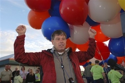 Chùm ảnh: Bay qua sa mạc bằng ghế bành! - 3 Chùm ảnh: Bay qua sa mạc bằng ghế bành! - 3