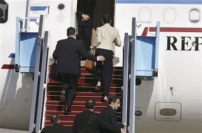 Vụ tự tử gây náo loạn lễ tiễn Tổng thống Pháp Sarkozy ở Israel - 4