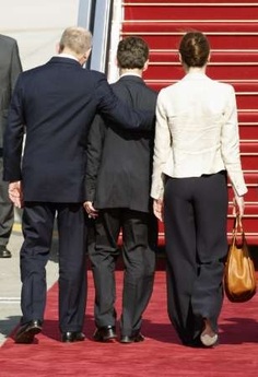 Vụ tự tử gây náo loạn lễ tiễn Tổng thống Pháp Sarkozy ở Israel - 2