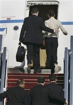 Vụ tự tử gây náo loạn lễ tiễn Tổng thống Pháp Sarkozy ở Israel - 5