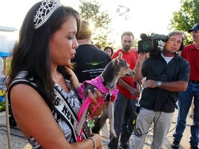 Chùm ảnh: Rộn ràng trước Lễ hội “đĩa bay Roswell” - 1 Chùm ảnh: Rộn ràng trước Lễ hội “đĩa bay Roswell” - 1