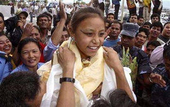 Ước muốn giản dị của “thánh sống” Nepal - 1