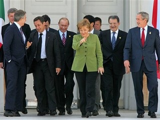 Những tiết lộ thú vị về chiều cao của các nhà lãnh đạo G8 - 1 Những tiết lộ thú vị về chiều cao của các nhà lãnh đạo G8 - 1