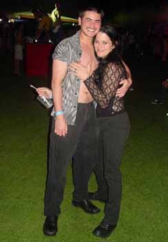 Khám phá cuộc đời người đàn ông mang bầu qua ảnh - 9