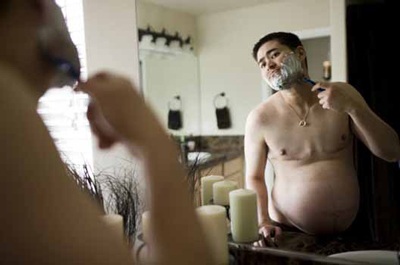 Khám phá cuộc đời người đàn ông mang bầu qua ảnh - 19