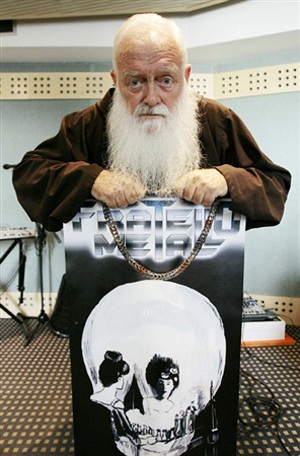 Vị mục sư “chơi” rock hạng nặng - 5