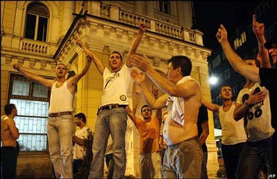 Cựu Tổng thống Karadzic cải trang làm bác sỹ khi lẩn trốn - 4