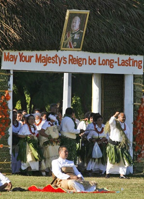Chùm ảnh: Lễ lên ngôi xa hoa của nhà vua Tonga - 2 Chùm ảnh: Lễ lên ngôi xa hoa của nhà vua Tonga - 2