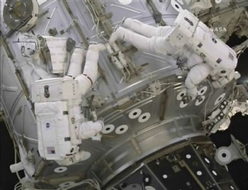 Chùm ảnh: Toàn cảnh sứ mệnh không gian của phi thuyền Endeavour  - 10