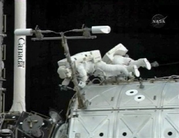 Chùm ảnh: Toàn cảnh sứ mệnh không gian của phi thuyền Endeavour  - 11