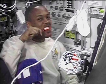 Chùm ảnh: Toàn cảnh sứ mệnh không gian của phi thuyền Endeavour  - 15