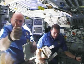 Chùm ảnh: Toàn cảnh sứ mệnh không gian của phi thuyền Endeavour  - 16