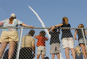 Chùm ảnh: Toàn cảnh sứ mệnh không gian của phi thuyền Endeavour  - 2