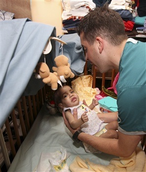 Thần kỳ cô bé 9 tháng tuổi Iraq - 3 Thần kỳ cô bé 9 tháng tuổi Iraq - 3