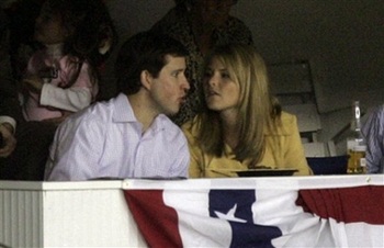 Chùm ảnh ái nữ Tổng thống Bush và vị hôn phu - 4