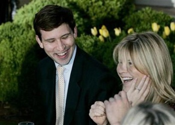 Chùm ảnh ái nữ Tổng thống Bush và vị hôn phu - 2